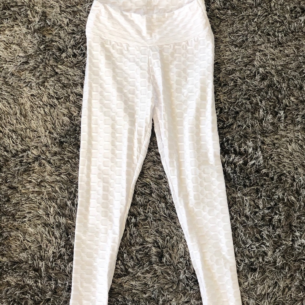 TRENDING🤍 White Workout Leggings Ruched Butt